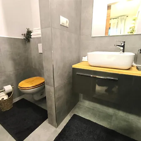 Park Bôrik 4you&free Parking Apartamento